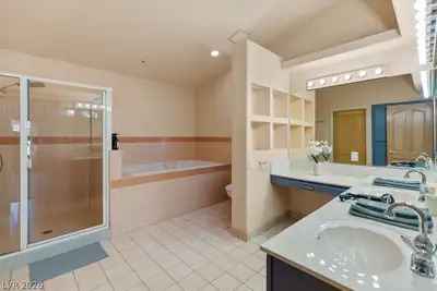 7110 La Cienega Street Primary Bathroom