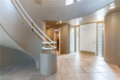 8240 Horseshoe Bend Lane Entrance Foyer