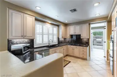 8240 Horseshoe Bend Lane Kitchen