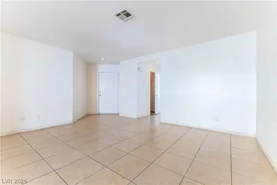 1420 JAMIELINN Lane 102 Living Room