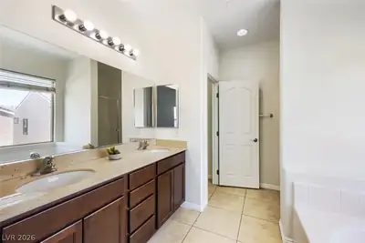 1116 Bobby Basin Avenue Primary Bathroom