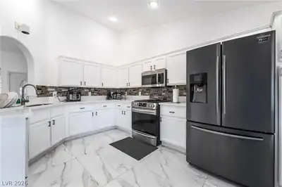 1036 Chaplet Court Kitchen