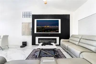 1036 Chaplet Court Living Room