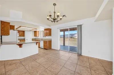 2121 West Labrador Court Dining Area