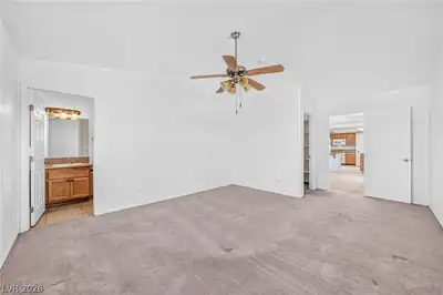 2121 West Labrador Court Primary Bedroom