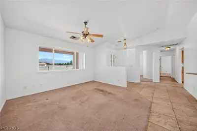2121 West Labrador Court Living Room