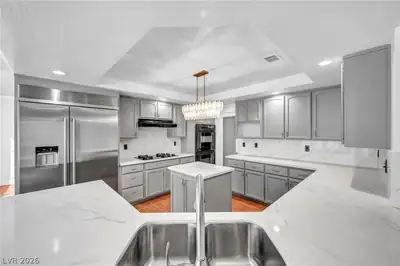 2707 Fan Palm Court Kitchen