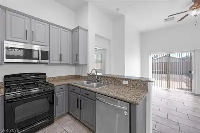 700 Bridgeford Court Kitchen