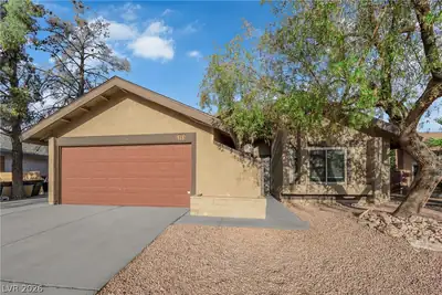 2353 Moorpark Way Front of Structure