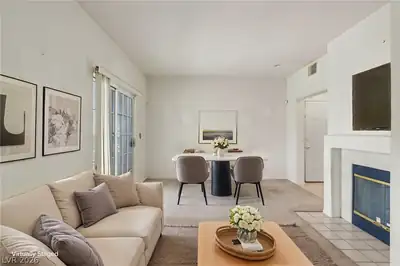 1674 Normandy Way NA Living Room