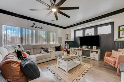 1116 Oceanwood Avenue Living Room