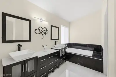 7612 Cruz Bay Court Primary Bathroom