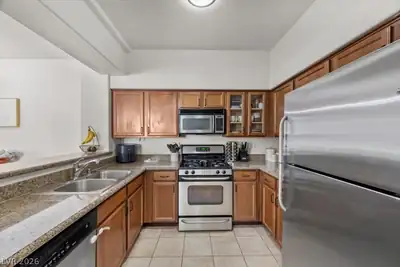 1617 Queen Victoria Street 102 Kitchen