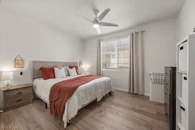 1617 Queen Victoria Street 102 Bedroom
