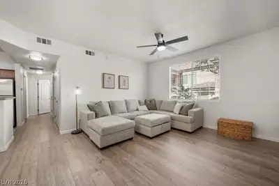 1617 Queen Victoria Street 102 Living Room