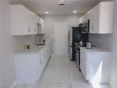 5230 Rou Circle Kitchen