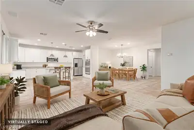 10407 Hemingway Court Living Room