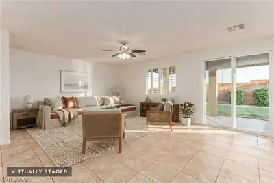 10407 Hemingway Court Living Room
