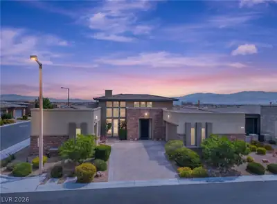 6700 REGENCY VALLEY Street, Las Vegas, NV 89148 Front of Structure