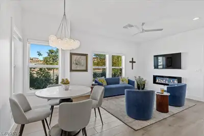 495 Railroad Avenue Living Room