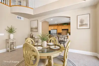 11 Cerchio Basso Dining Area