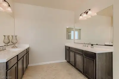 9705 Wildflower Vista Avenue Primary Bathroom