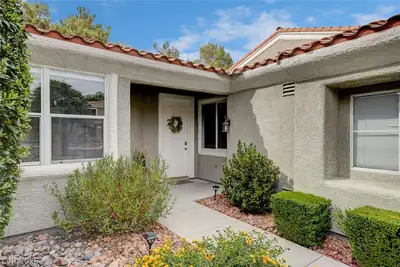 1913 Summer Pine Court 102 Entry