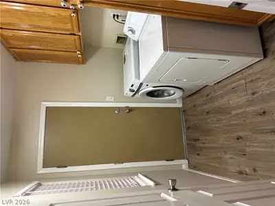 5904 Alimar Drive Laundry