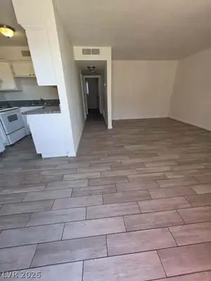 412 West Monroe Avenue 10 Living Room