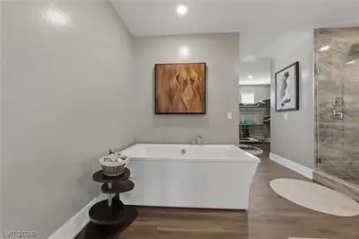 302 Shaded Canyon Drive Primary Bathroom