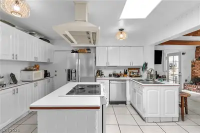1567 Shadow Mountain Place Kitchen