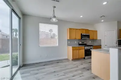 10 Indian Run Way Dining Area