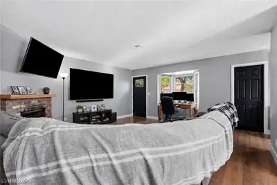 531 Chelsea Drive Living Room