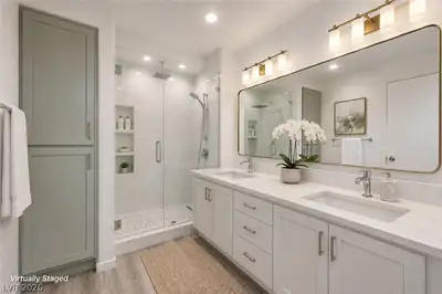 4044 Rocky Beach Drive Primary Bathroom