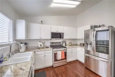 5528 Raven Creek Avenue Kitchen