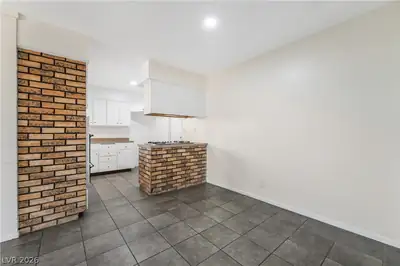 3047 Plaza Street Dining Area
