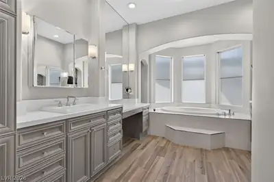 2279 Candlestick Avenue Primary Bathroom