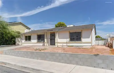 6500 Hill View Avenue Front of Structure