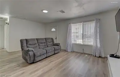 6500 Hill View Avenue Living Room