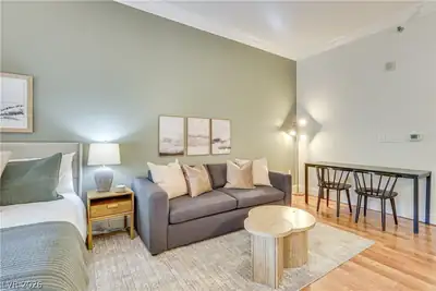 30 South East Strada Di Villaggio 229 Living Room