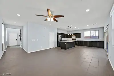 272 Finsbury Court Living Room