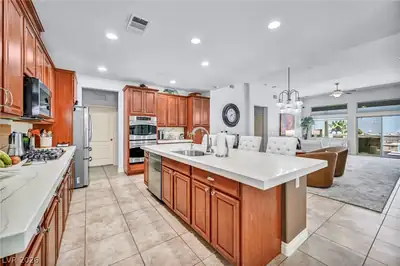 348 Summit Shadow Street Kitchen