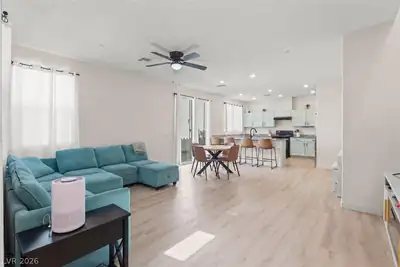 1135 Frye Mesa Avenue Living Room
