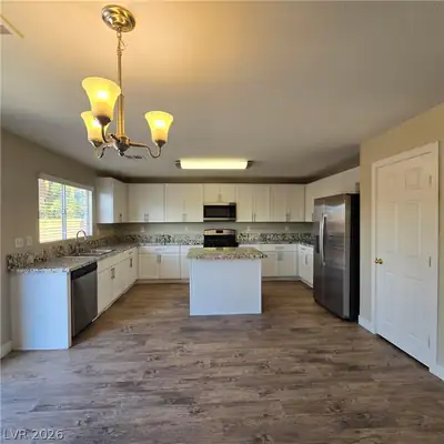 2506 Paradise Isle Avenue Kitchen