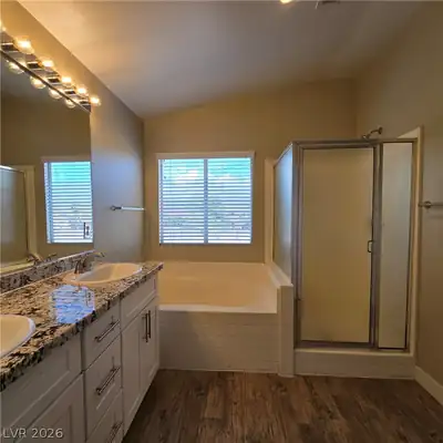 2506 Paradise Isle Avenue Primary Bathroom