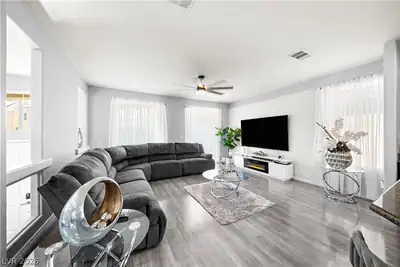 9420 Logan Ridge Court Living Room