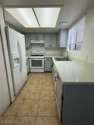 215 North Lamb Boulevard E Kitchen
