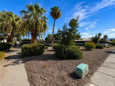 215 North Lamb Boulevard E Yard