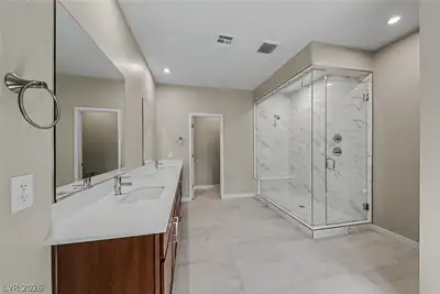 3259 Fountaintree Avenue Primary Bathroom