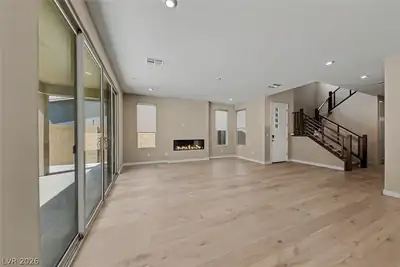 3259 Fountaintree Avenue Living Room